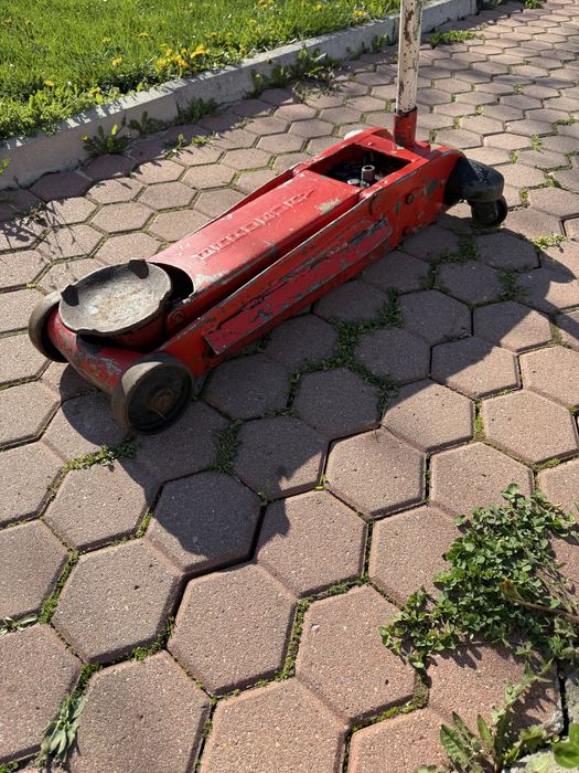 Швейцарски хидравличен крик BRADBURY