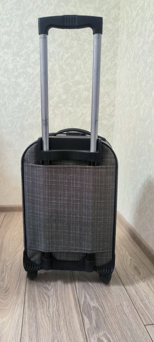 Продается чемодан маленький