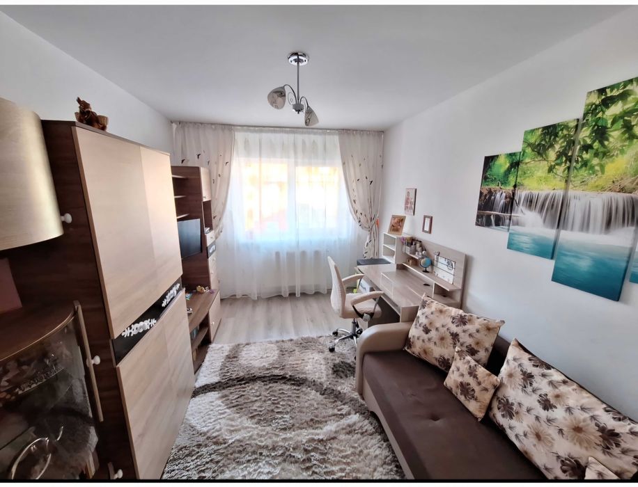 Proprietar-vanzare apartament spatios 2 camere in Subcetate Sanpetru cu loc de parcare inclus