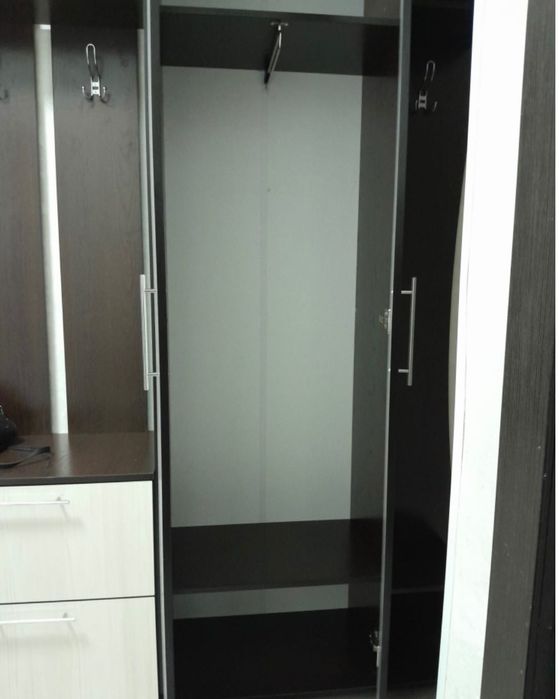 Продам шкаф в прихожую