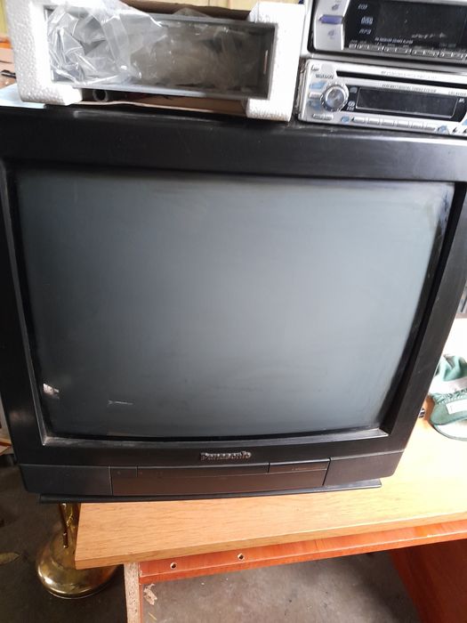 Телевизор Панасоник,прахосмукачка ЕТА и лампи