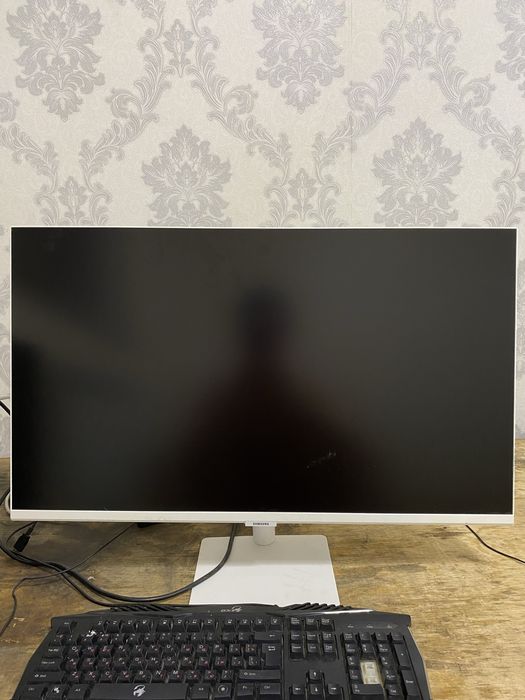 Монитор Smart Monitor Samsung M5 32” / Full HD / Smart TV