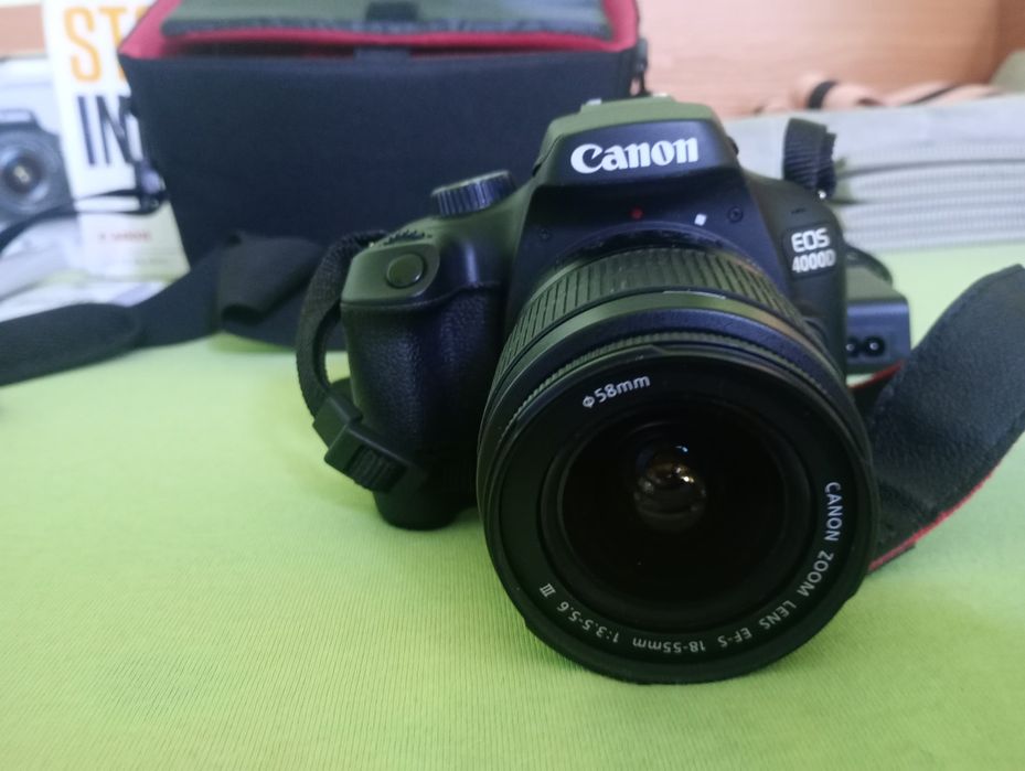 Фотоапарат Canon EOS 4000 D комплект с чанта