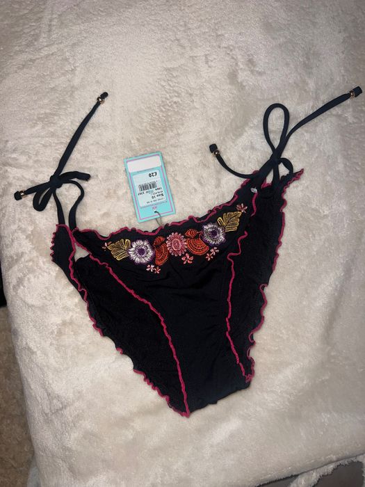 Нова маркова долница на бански bikini Matthew Williamson