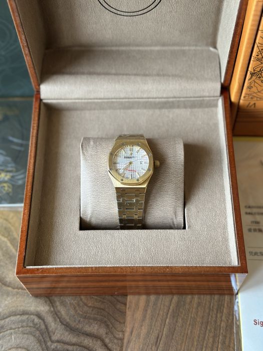 Audemars Piguet Royal Oak Gold And White Dial 33 mm Quartz - дамски модел