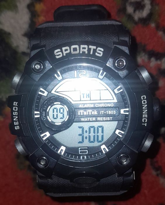 Часы наручные , кварцевые