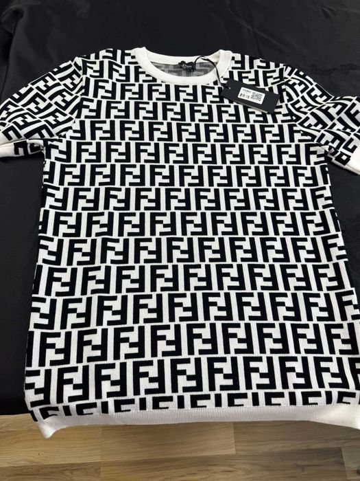 Fendi-Автентична чисто нова мъжка тениска номер М