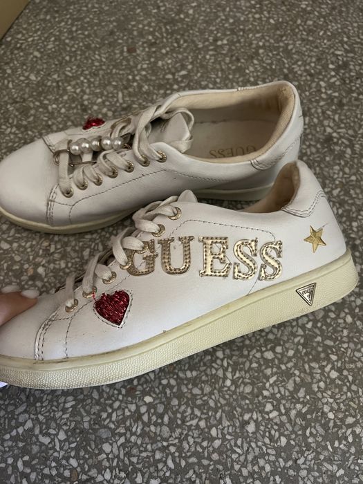 Маратонки Guess.