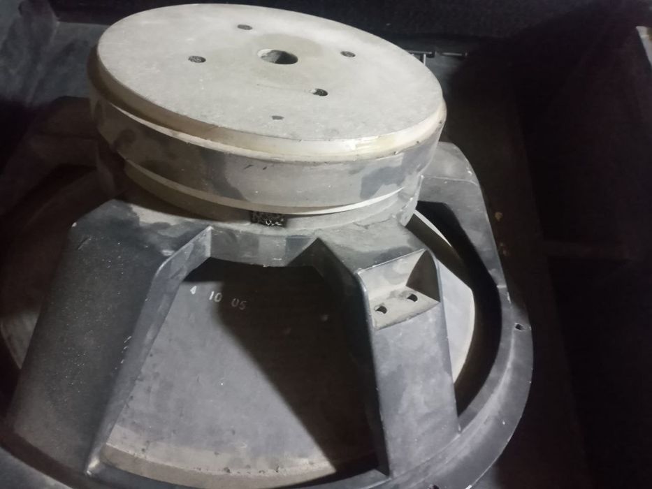 18 дюм Солтон Крафт динамиклар сотилади.