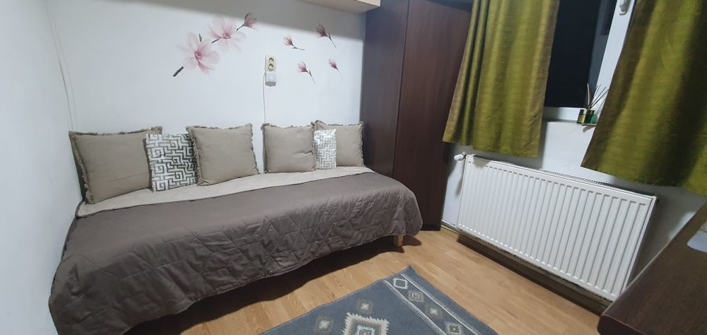 Închiriez garsoniera