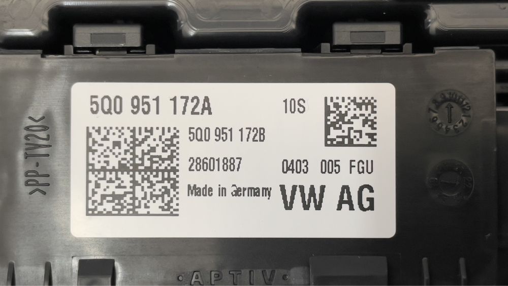 Черен плафон AUDI Q4 89A959569A