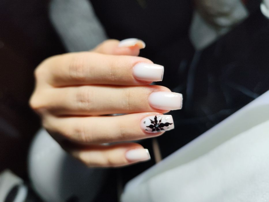 Manechiura pedichiura si unghii cu gel