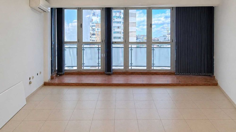 Дава се под наем Офис в Варна, Лятно кино Тракия - 150 кв.м за 1097.01 € - Снимка #1