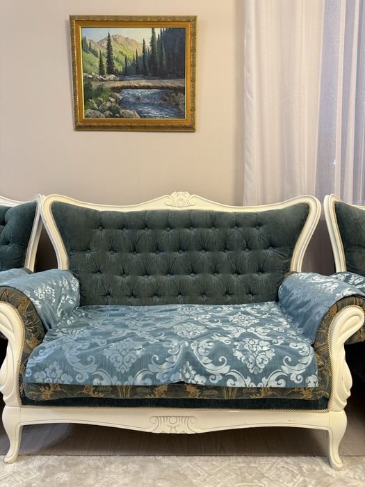 Классический диваны и кресло