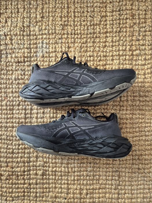 Asics Novablast 4, marime 43.5