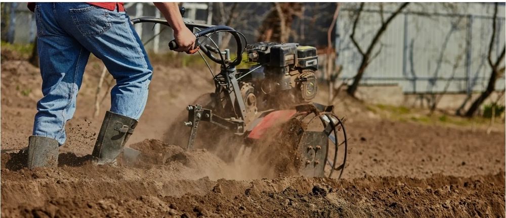 Вспашка огорода на мотоблоке