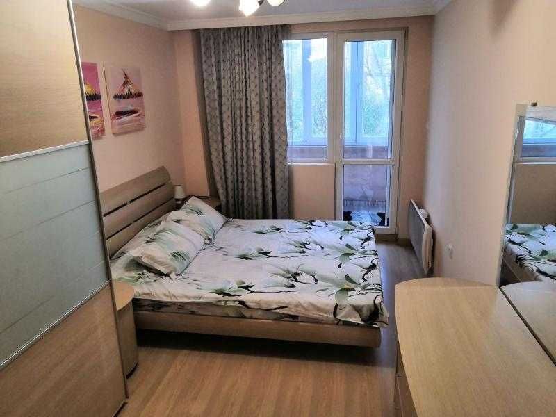 Дава се под наем Тристаен апартамент в Бургас, Център - 74 кв.м за 816 € - Снимка #6