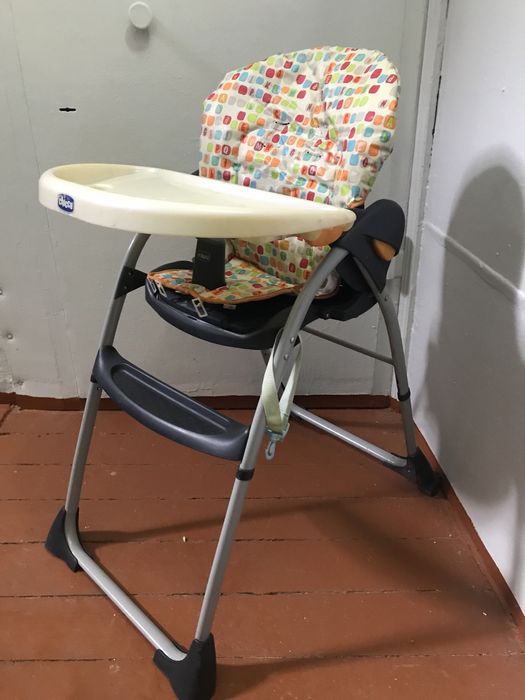 Стульчик для кормления фирмы Чико
