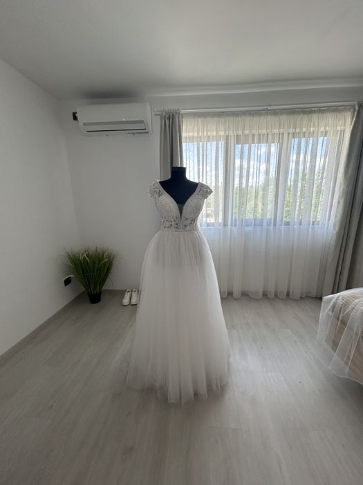 Vând rochie de mireasă + voal!