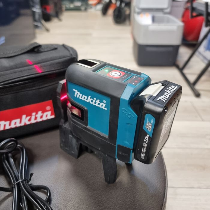 Amanet F28: Nivela laser linii Makita SK106D cu acumulator