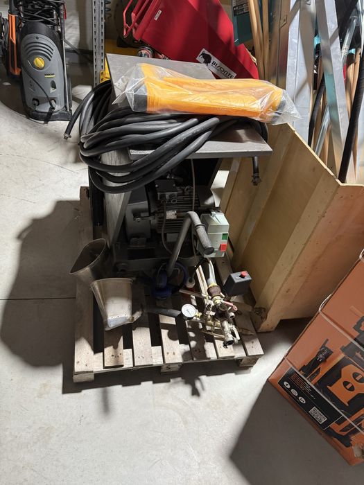 Pompa tencuit cu compresor tencuit  traditional