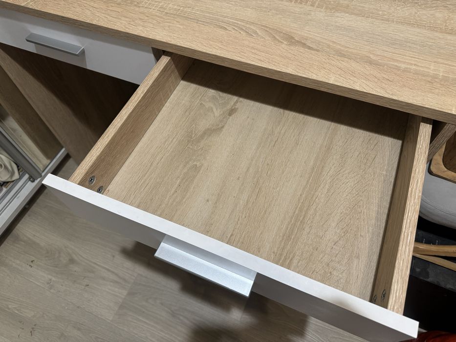 Туплетный столик, антрисоль, стол.