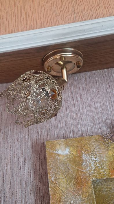 Продам люстры разные