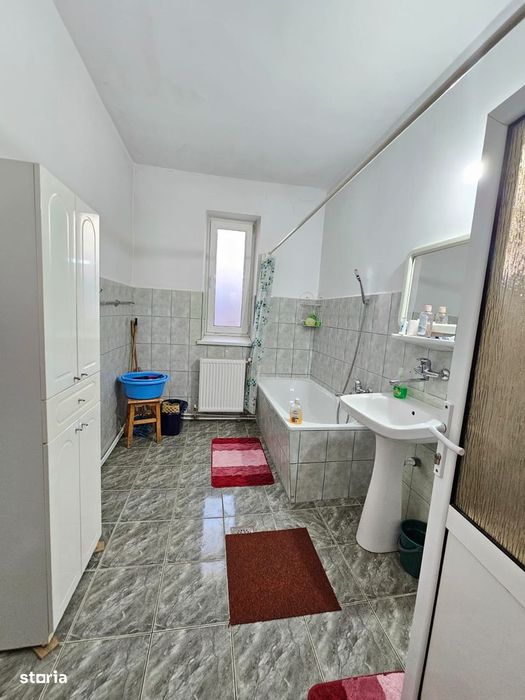 De închiriat casă din cărămidă în Roman, 500 mp teren, 3 camere