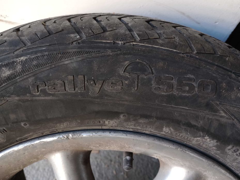 Продавам алуминиеви джанти с гуми 195/65/15