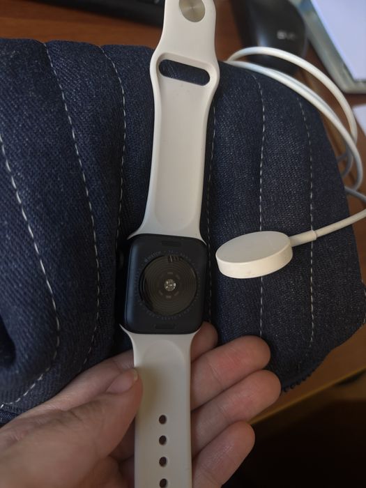 Продам apple watch se