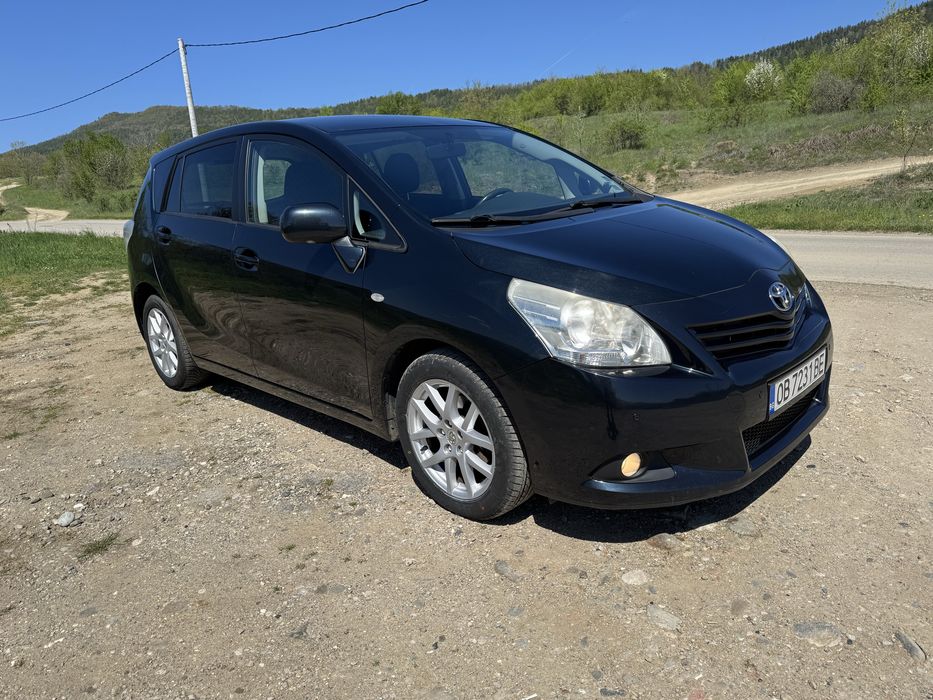 Продавам Toyota Verso