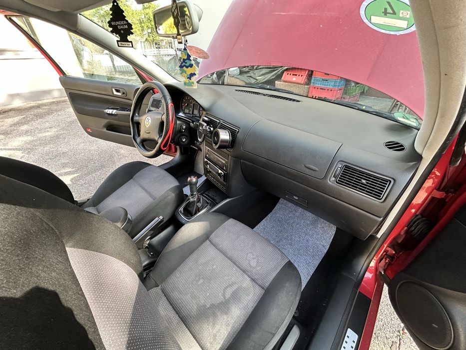 Volkswagen - Golf IV- 2.0 i