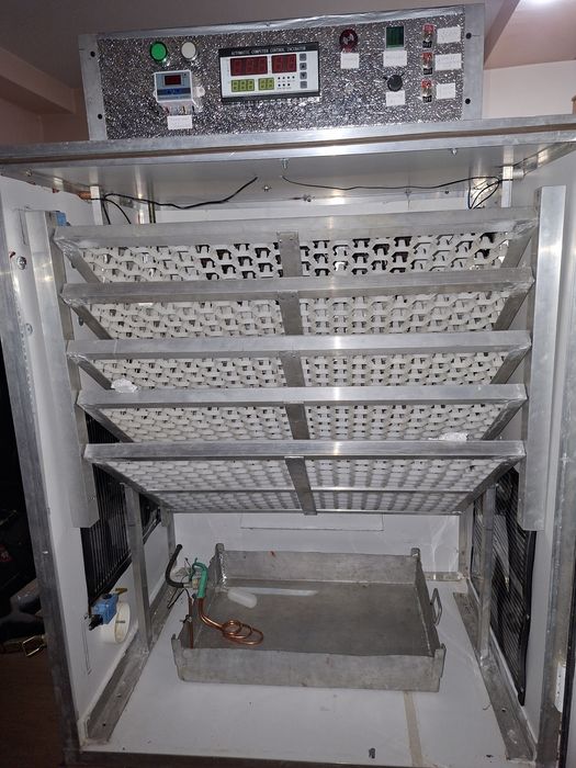 Vind incubator automat1320 oua gaina
