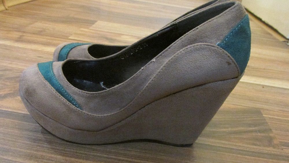 Нови дамски обувки на платформа