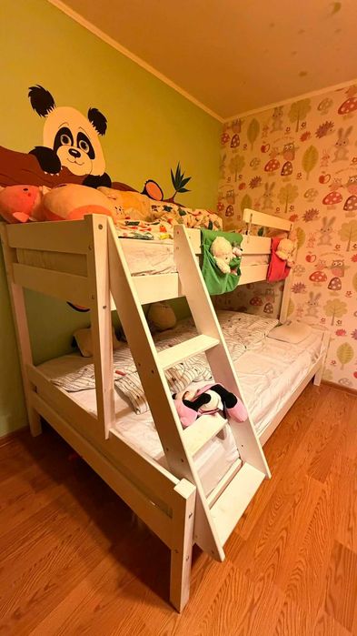 Pat cu saltele si lenjeri