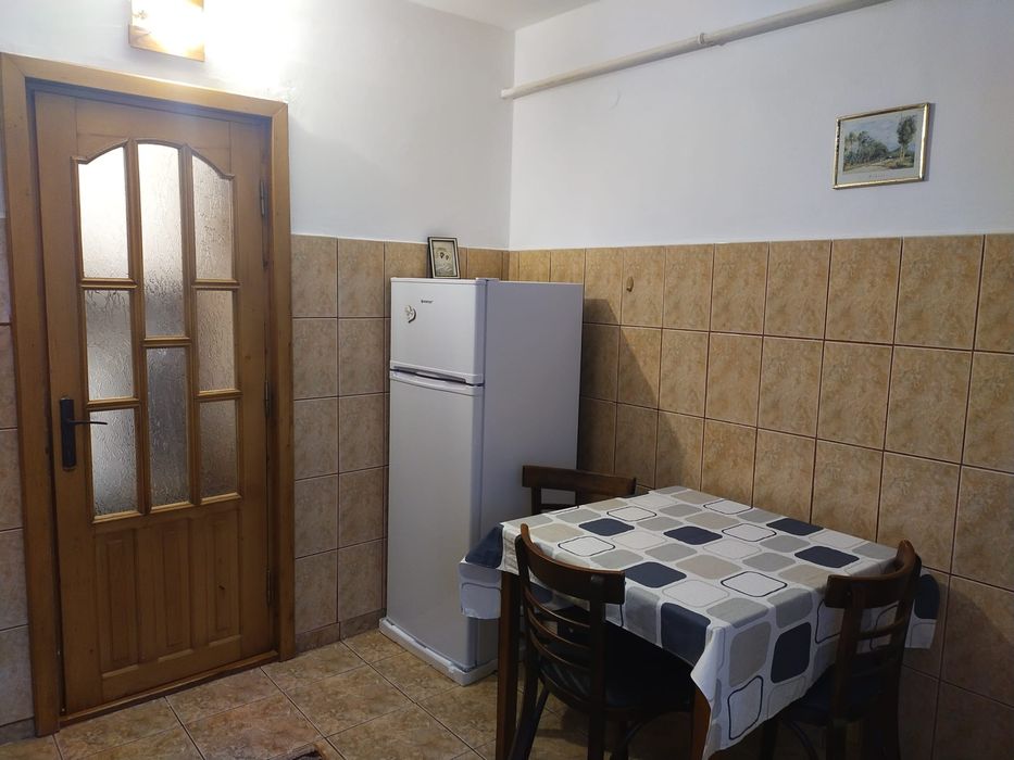 Închiriez ap. 2 canere