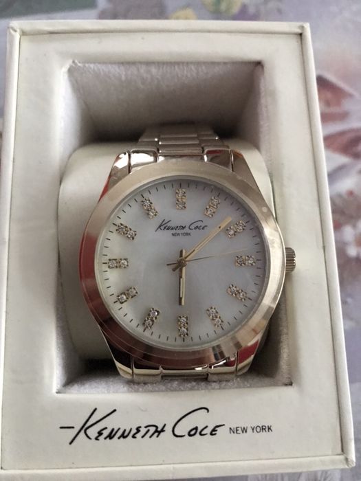 Vând ceasuri, NOI, Kenneth Cole!!!