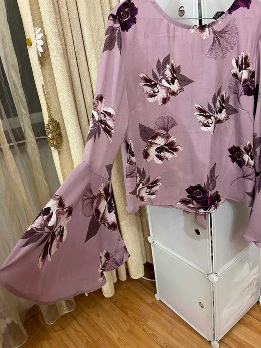 Bluzita siclam inflorata cu maneca evazata, masura L