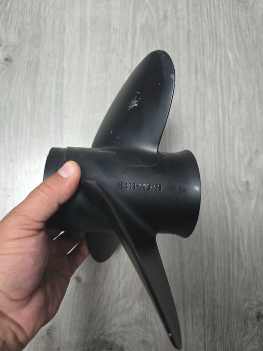 Vând Elice Yamaha 30–60 CP Solas 3311-110-15, 3 pale, folosită 2 zile