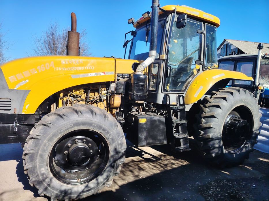 Трактор 2016 года