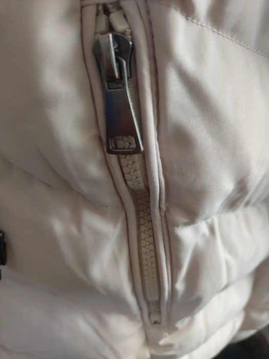 Дълго дебело зимно яке с качулка и свалящ се екологичен косъм