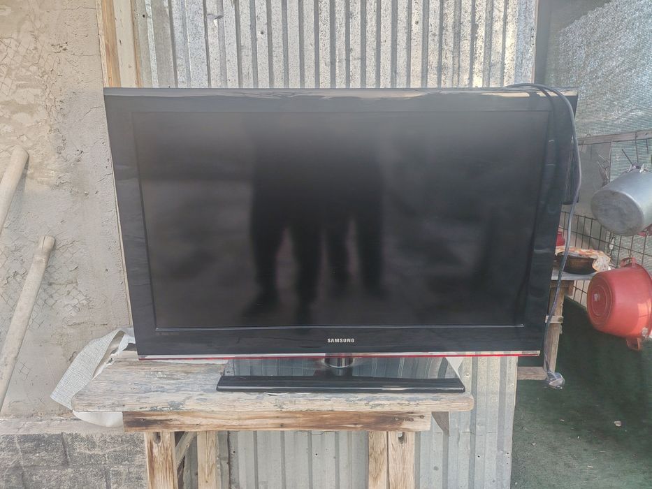 Продам телевизор большой