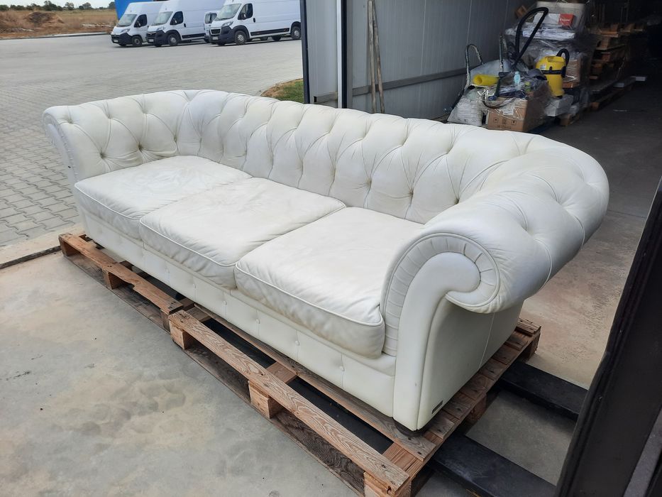 Диван честърфийлд