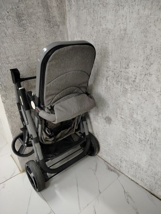 Продам десяткую коляску универсальная