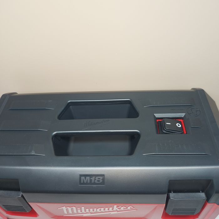 ПРОМОЦИЯ.Акумулаторна прахосмукачка Milwaukee M18VC2-0