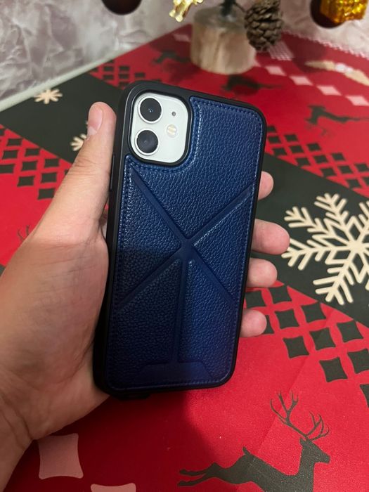 Продам Айфон 11