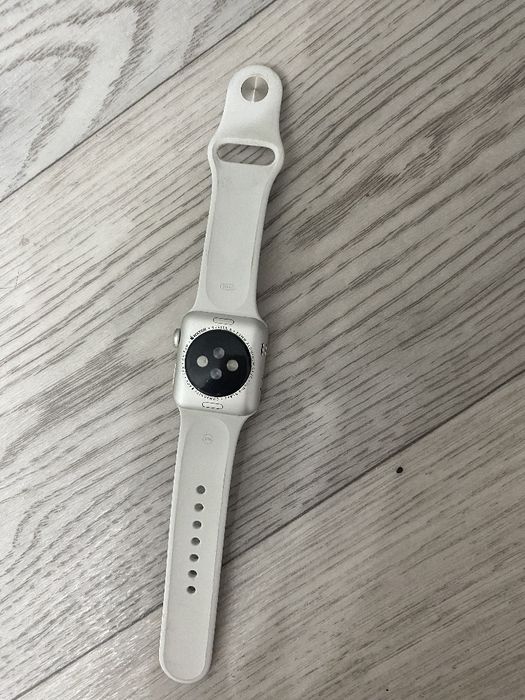 Продаю часы от айфона