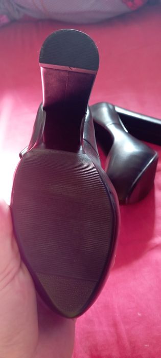 Новые туфли на высоких коблуках