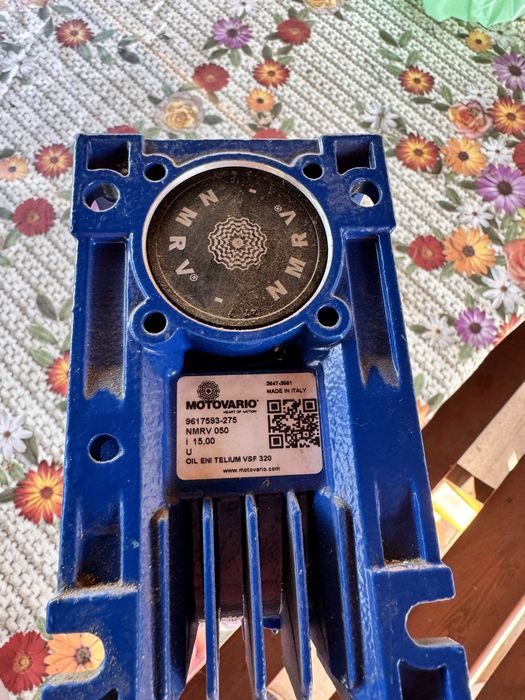 Motoare noi cu reductoare