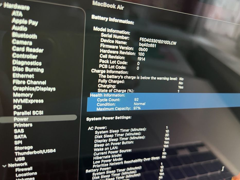 Macbook Air M2 - Starlight - 8GB RAM/256GB
